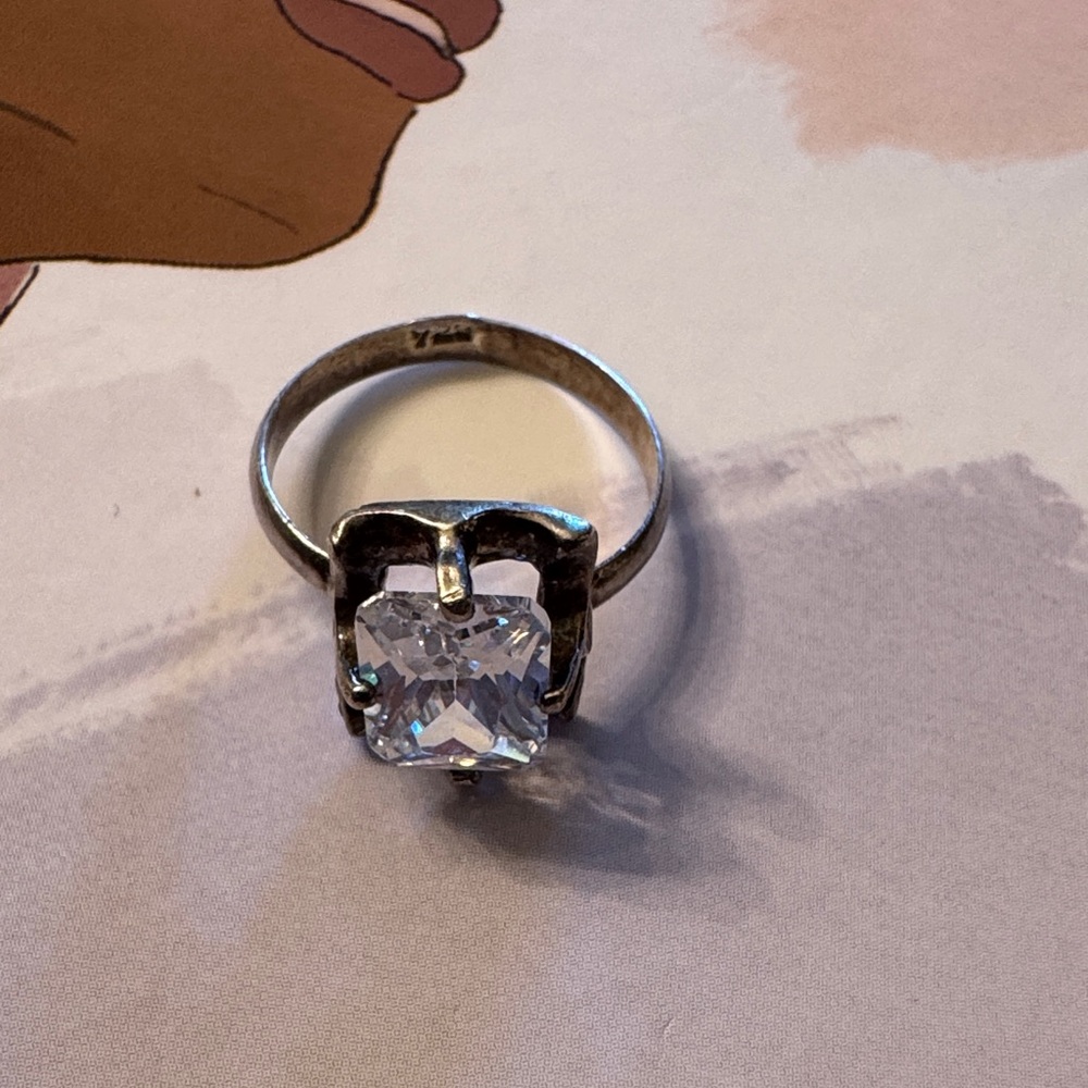 Elegant Silver Ring with Clear Gemstone